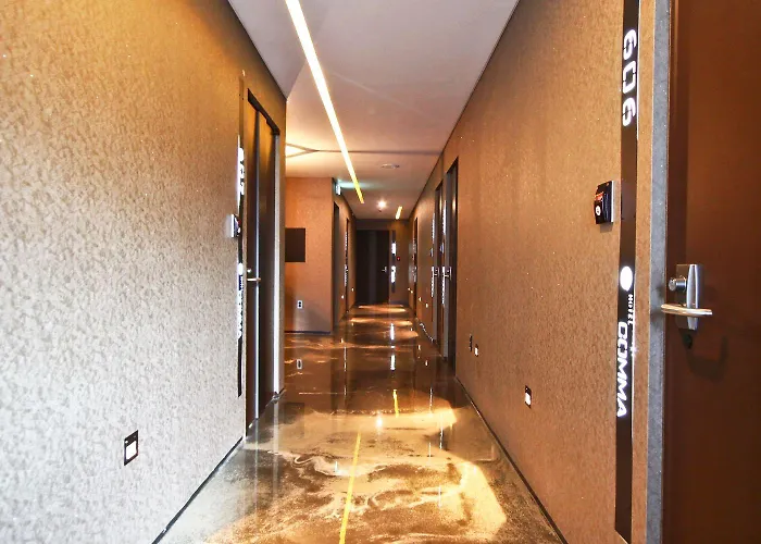 Comma Motel 2*
