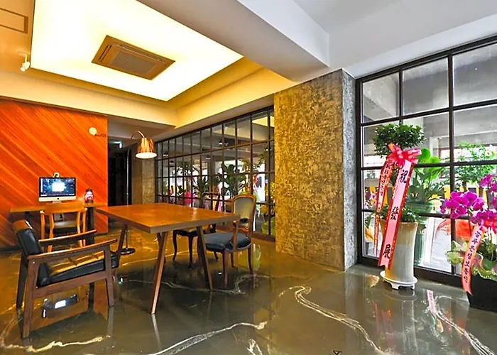 Comma Motel 2*