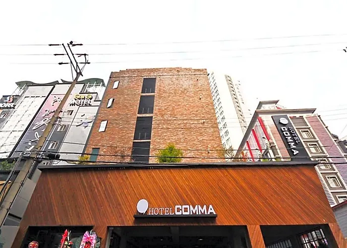 Comma Motel 2*