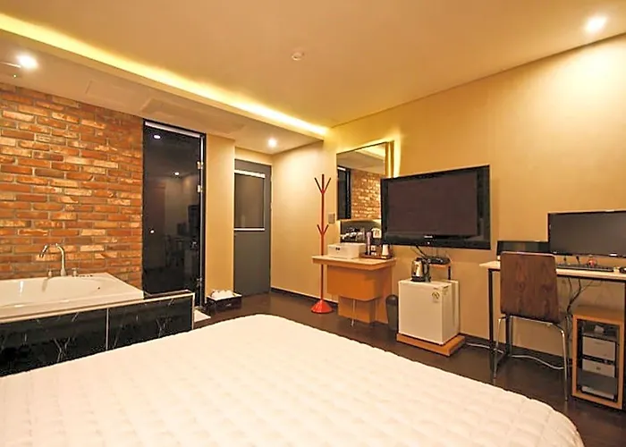 Comma 2* Busan