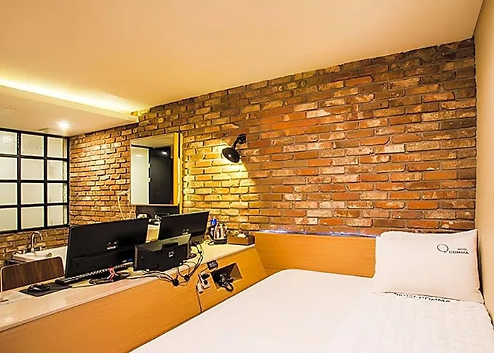Motel Comma