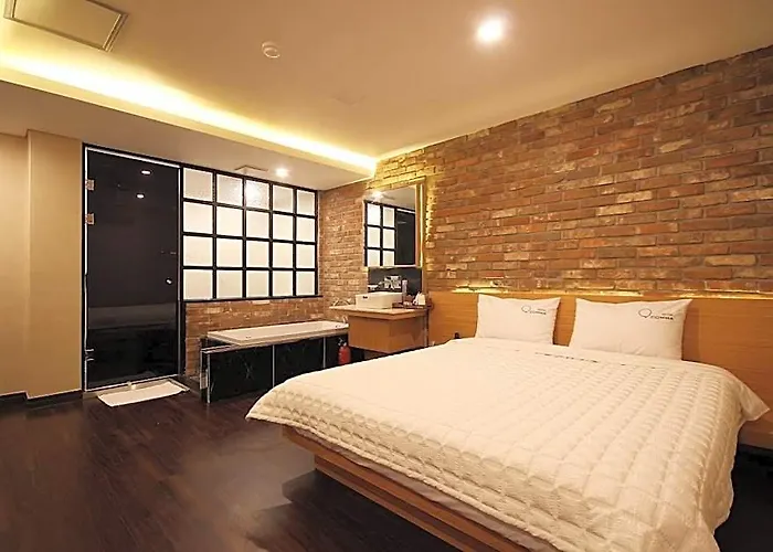 Comma 2* Busan