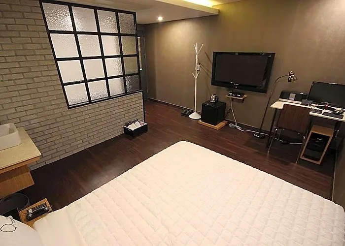 Motel Comma